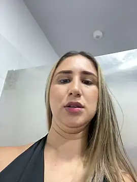 Snapshot of VictoriaWhitmore chatting on April 6, 2:29 pm VictoriaWhitmore online show from April 6, 2:29 pm