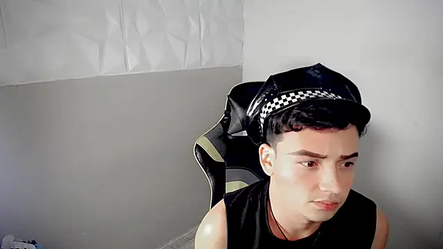 Snapshot of Mathias_twinkk chatting on April 15, 4:36 pm Mathias twinkk online show from April 15, 4:36 pm
