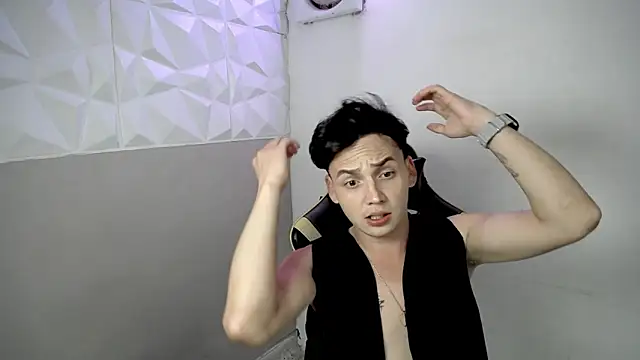 Snapshot of Mathias_twinkk chatting on May 31, 4:42 am Mathias twinkk online show from May 31, 4:42 am