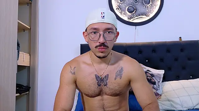 Snapshot of calvin_keller chatting on March 19, 4:05 am calvin keller online show from March 19, 4:05 am