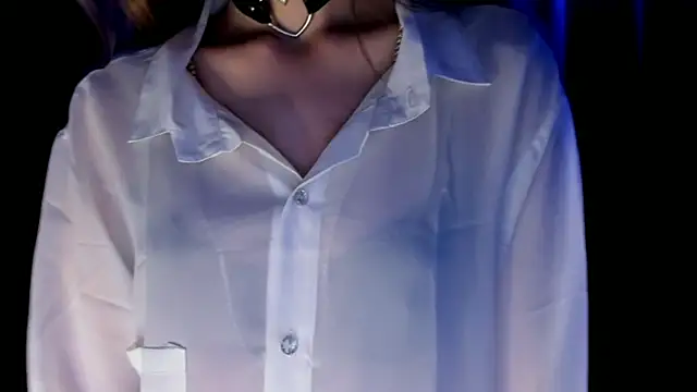 Emily Nelsonn online show from July 13, 5:05 pm