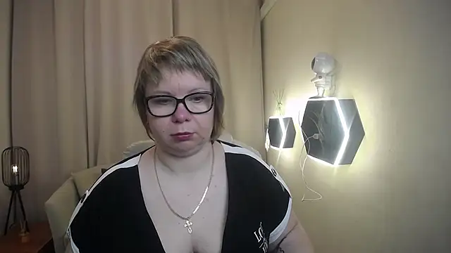 BonnnyBoobsy online show from April 28, 6:07 am
