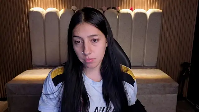 Snapshot of Melannyy_V chatting on March 28, 12:38 pm Melannyy V online show from March 28, 12:38 pm