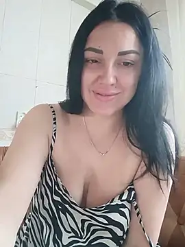 Elsie-Nora online show from July 8, 5:34 am