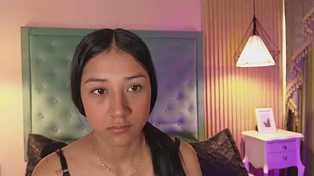 ninaBravu online show from May 13, 12:35 pm