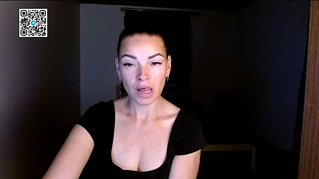 Snapshot of Ivorymuse_ chatting on May 23, 8:24 pm Ivorymuse online show from May 23, 8:24 pm
