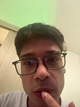 Snapshot of ronald_maximo19 chatting on March 20, 3:50 pm ronald maximo19 online show from March 20, 3:50 pm