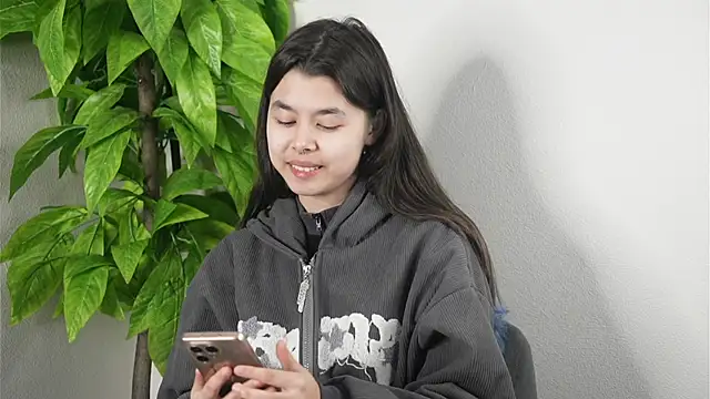 Snapshot of VaniaLeiss chatting on March 24, 5:23 am VaniaLeiss online show from March 24, 5:23 am