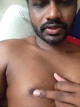 Snapshot of singletamilguy chatting on May 5, 6:21 am singletamilguy online show from May 5, 6:21 am