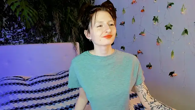 Snapshot of Kira__Cutie chatting on July 2, 8:37 pm Kira Cutie online show from July 2, 8:37 pm