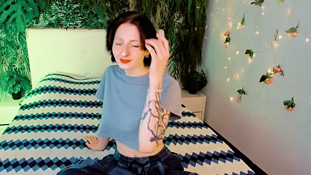Snapshot of Kira__Cutie chatting on July 5, 7:32 pm Kira Cutie online show from July 5, 7:32 pm