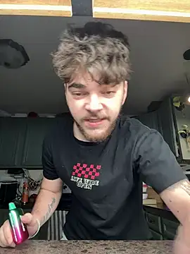 Snapshot of dommydom7177 chatting on March 25, 1:11 am dommydom7177 online show from March 25, 1:11 am