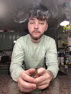 Snapshot of dommydom7177 chatting on March 27, 1:11 am dommydom7177 online show from March 27, 1:11 am