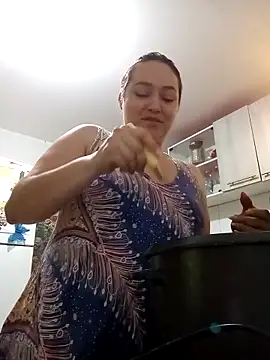 Snapshot of SabrinaVantress chatting on April 23, 10:12 pm SabrinaVantress online show from April 23, 10:12 pm