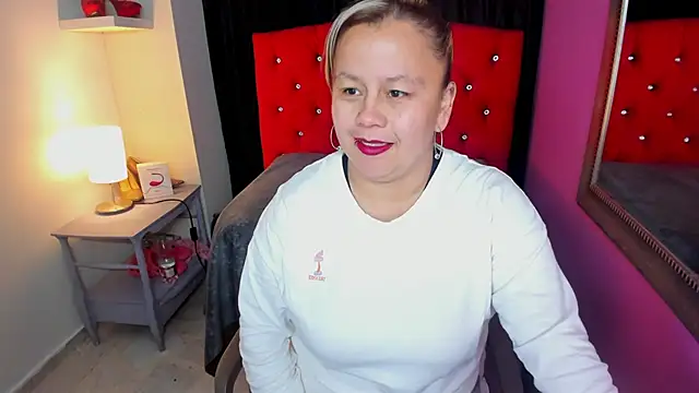 ScarletBigTitties online show from May 9, 12:10 pm