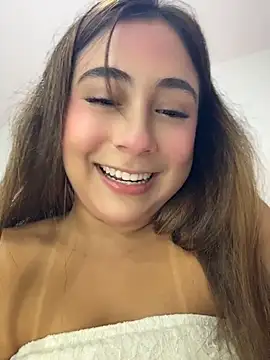Snapshot of MelodyRey__ chatting on July 10, 12:59 am MelodyRey online show from July 10, 12:59 am