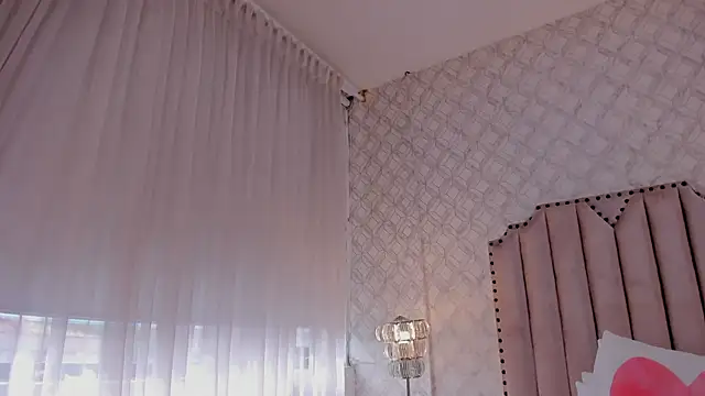 Snapshot of zoejenner_ chatting on May 7, 7:52 pm zoejenner online show from May 7, 7:52 pm