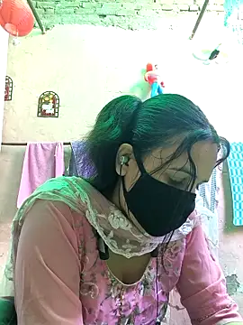 REENA-STRIP online show from May 5, 5:37 am