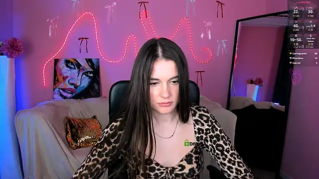 Snapshot of sara_musee chatting on April 13, 11:43 pm sara musee online show from April 13, 11:43 pm