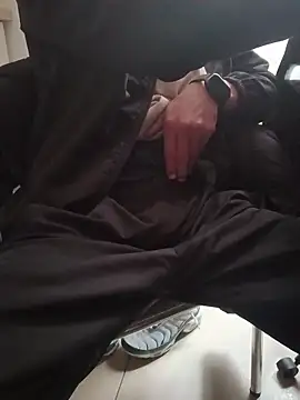Skinboy06 online show from May 4, 12:56 pm