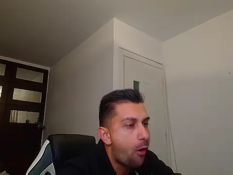 BryceReign online show from May 20, 4:18 am