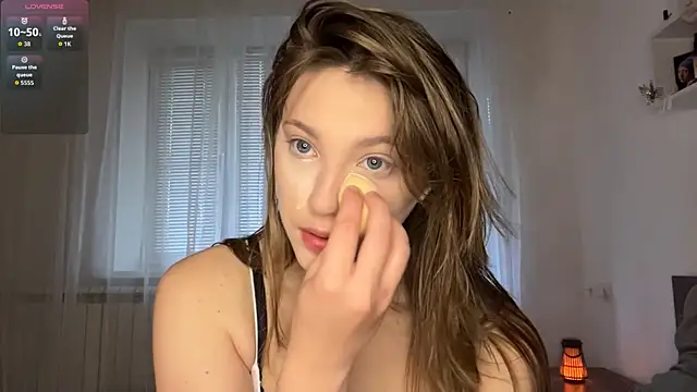 1Kellynaive online show from May 28, 2:14 pm