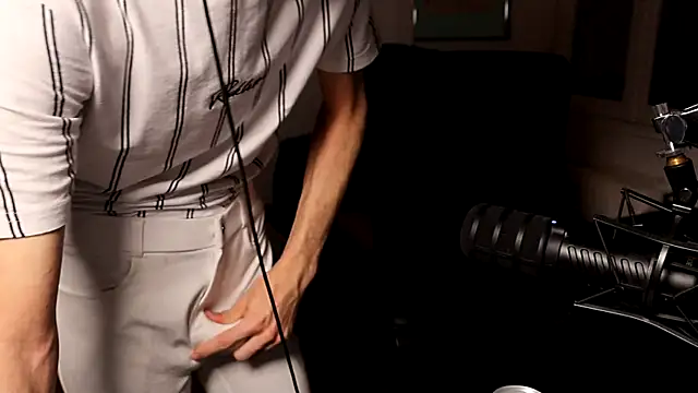 Snapshot of leggingshot1 chatting on May 12, 7:44 pm leggingshot1 online show from May 12, 7:44 pm