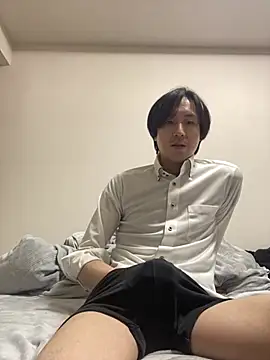 Snapshot of youta200 chatting on April 15, 10:33 am youta200 online show from April 15, 10:33 am