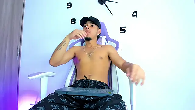 Snapshot of victor_ospina chatting on March 25, 4:57 pm victor ospina online show from March 25, 4:57 pm