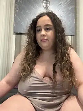 CurlyMaddie online show from April 20, 4:43 pm