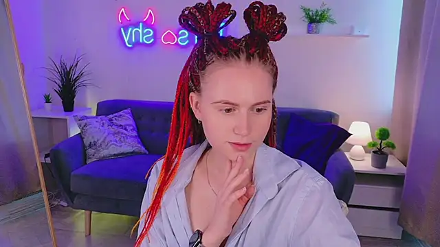 Lover Daisy  online show from June 12, 12:48 pm