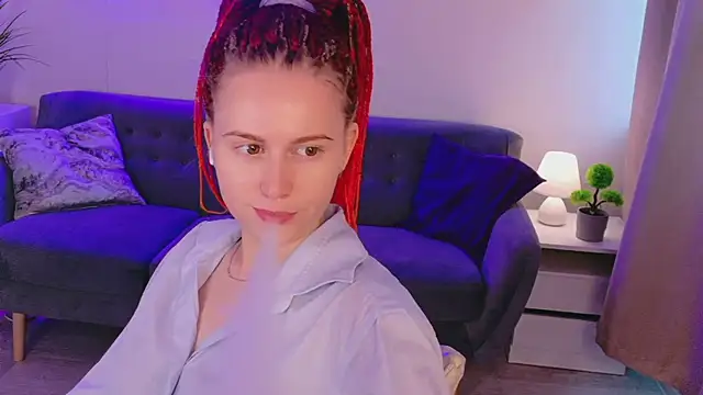 Lover Daisy  online show from June 13, 6:00 am