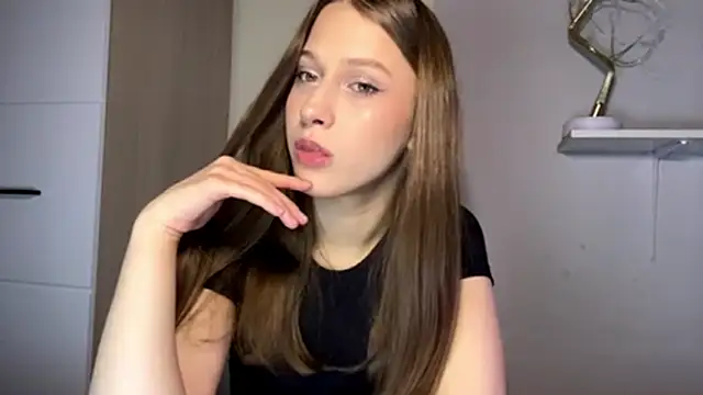 Snapshot of AssumingPail chatting on April 1, 5:54 pm AssumingPail online show from April 1, 5:54 pm