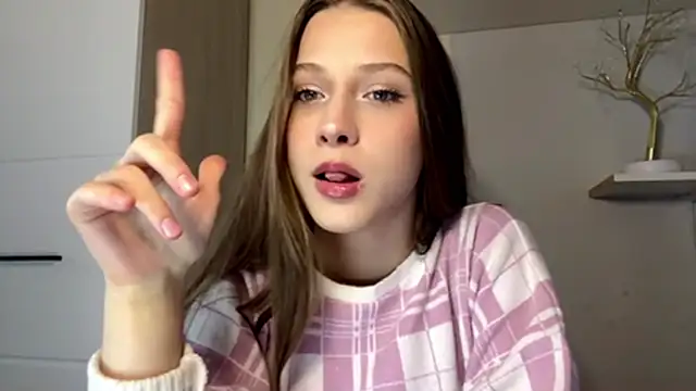 Snapshot of AssumingPail chatting on April 5, 3:09 pm AssumingPail online show from April 5, 3:09 pm