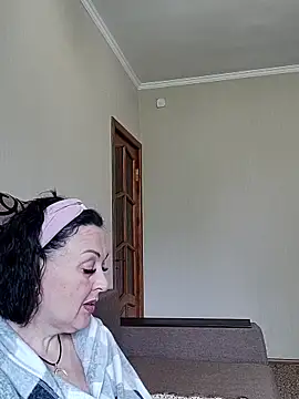 HelgaDennis online show from May 9, 10:31 am