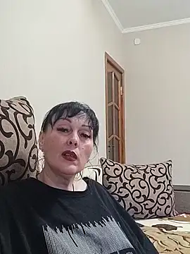 HelgaDennis online show from May 13, 4:15 pm