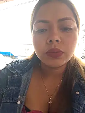 Snapshot of Yelii_ chatting on April 24, 5:37 pm Yelii online show from April 24, 5:37 pm