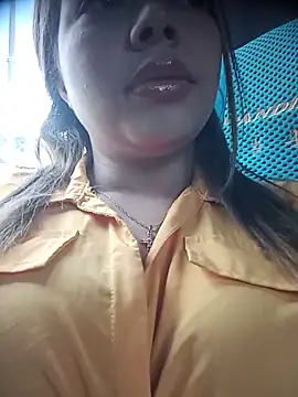 Snapshot of Yelii_ chatting on May 15, 4:25 pm Yelii online show from May 15, 4:25 pm