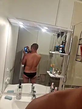 Justfunfree online show from May 29, 1:53 pm