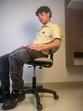 Snapshot of Connor_Turner chatting on March 20, 1:27 pm Connor Turner online show from March 20, 1:27 pm