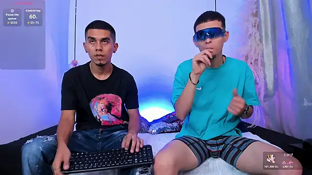 your d0ll1 online show from May 21, 8:05 pm