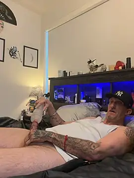 bilateralBKamputee online show from April 4, 4:48 pm