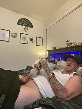 bilateralBKamputee online show from April 5, 5:04 am