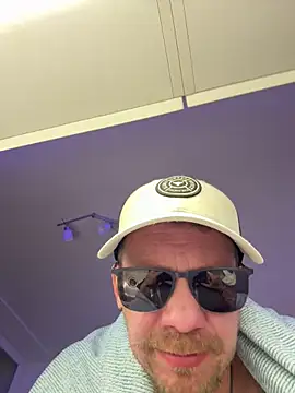 Snapshot of stefhart chatting on March 30, 8:21 pm stefhart online show from March 30, 8:21 pm