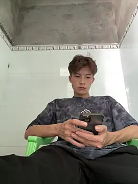Nguyencuong1999 online show from May 11, 4:40 am
