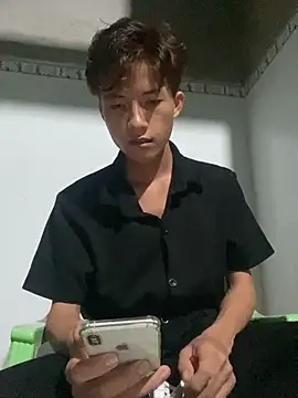 Nguyencuong1999 online show from May 14, 1:07 pm