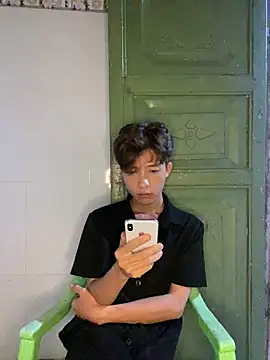Nguyencuong1999 online show from May 18, 10:15 pm