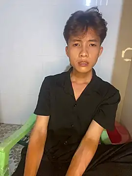 Nguyencuong1999 online show from May 24, 1:16 pm