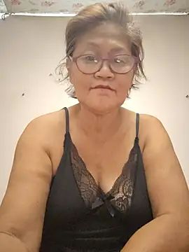 Sunflower1956 online show from May 11, 9:23 pm