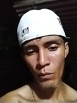 spittermasterpig1 online show from July 15, 4:51 am